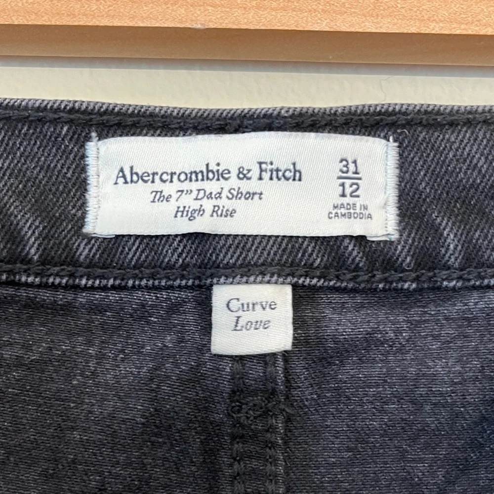Abercrombie & Fitch Black Dad Jean Shorts - Picture 3 of 4